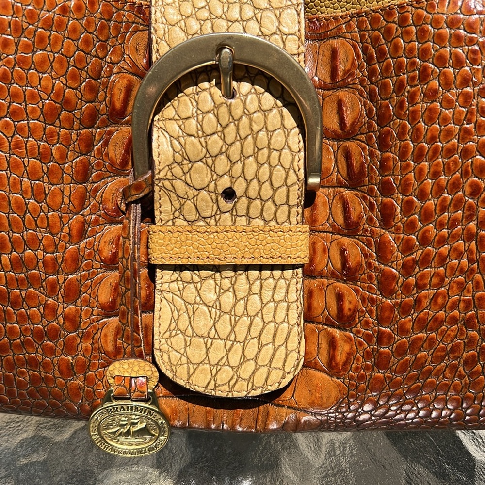 Vintage Brahmin toasted almond /cream Sophie bag. leather, alligator 🐊 print. - Picture 7 of 12